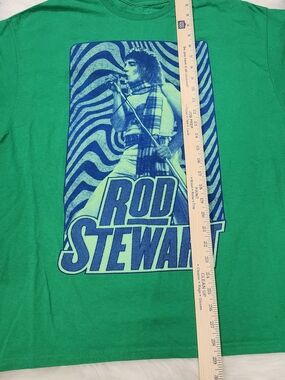 Rod Stewart Graphic Short Sleeve Tee in Kelly Green